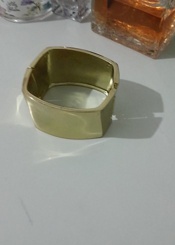 Tokalı Parlak Altın Kadın Bileklik