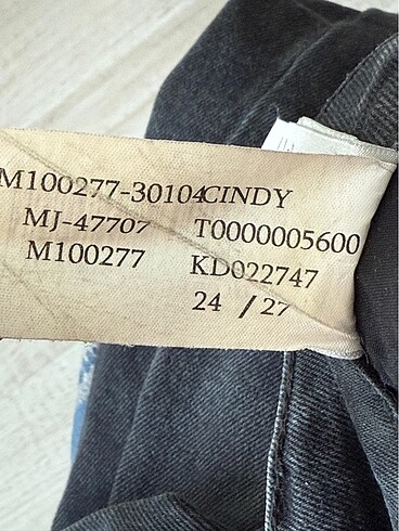 27 Beden Mavi jeans pantolon.