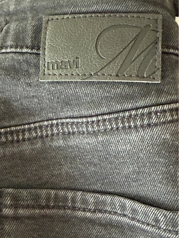 27 Beden siyah Renk Mavi jeans pantolon.