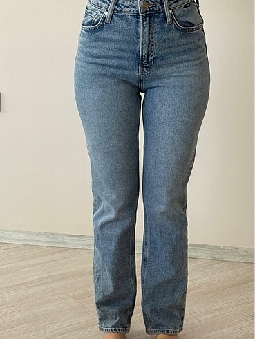 Mavi jeans pantolon.