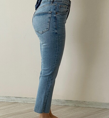 36 Beden mavi Renk Zara pantolon.