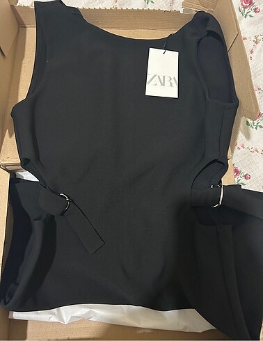 m Beden Zara pencere detaylı elbise