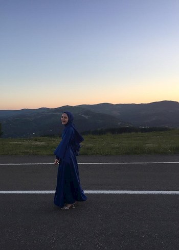 Mavi Uzun Kollu Tesettür Mezuniyet Elbisesi - Görsel 3