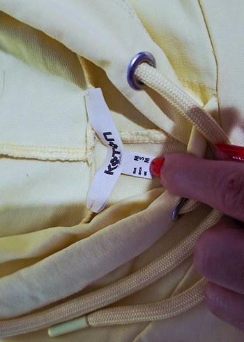 Sarı renk Lcwaikiki marka Kapüşonlu Kolsuz Salaş Sweatshirt - Görsel 2