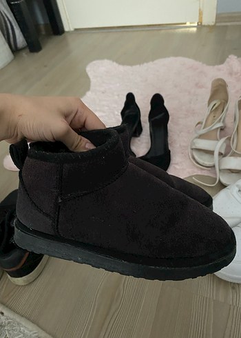 siyah kadin/kiz cocuk ugg
