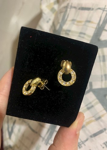 Altın Renkli Mini Tokalı Küpe - Görsel 2