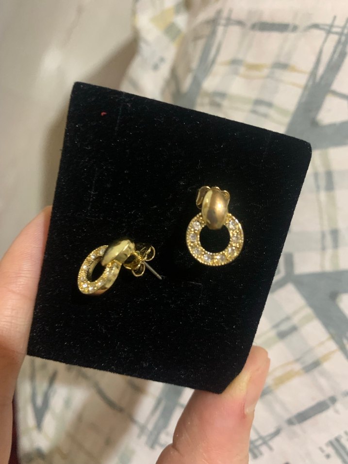 Altın Renkli Mini Tokalı Küpe - Görsel 2