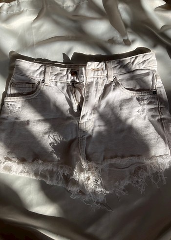 Beyaz Dantel Detaylı Mini Denim Şort