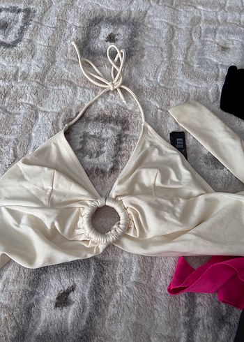 Trendyol & Milla Siyah Yüksek Yakalı Kadın Crop Top