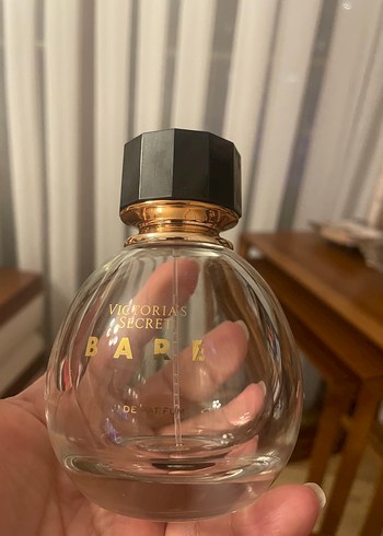 Beden Victorias Secret Bare parfüm şişesi