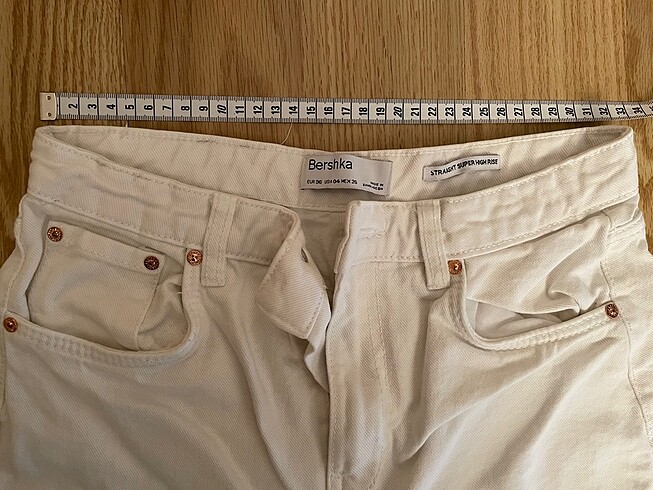 36 Beden Bershka marka yırtık jean pantolon