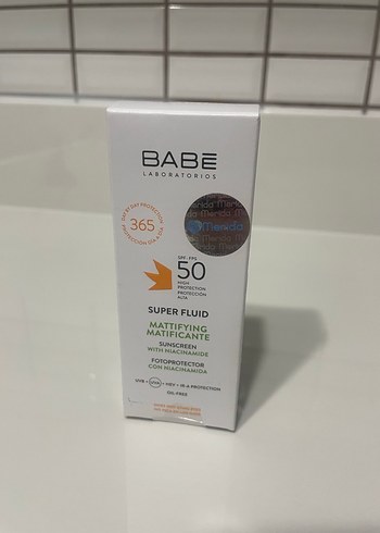 Babe Super Fluid Sunscreen Mattifying SPF50 50 ml - Görsel 2