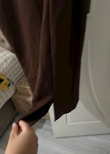 Drapeli V Yaka Kahverengi Midi Hamile Elbisesi - Görsel 3