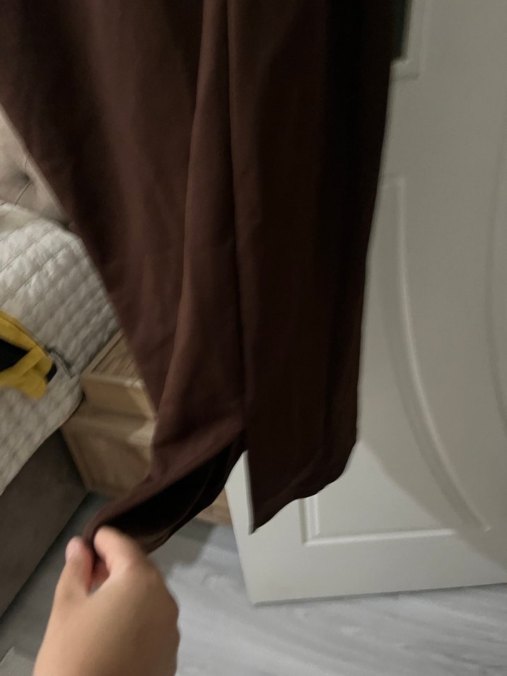 Drapeli V Yaka Kahverengi Midi Hamile Elbisesi - Görsel 3