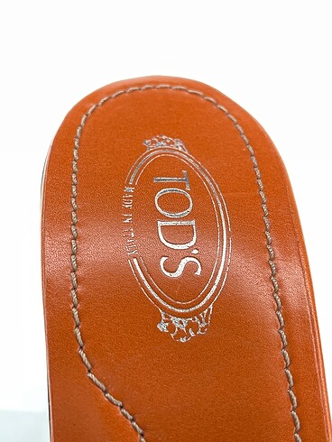 37 Beden turuncu Renk Tod's Terlik %70 İndirimli.