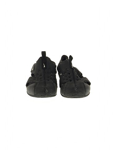26 Beden Nike Sandalet %70 İndirimli.
