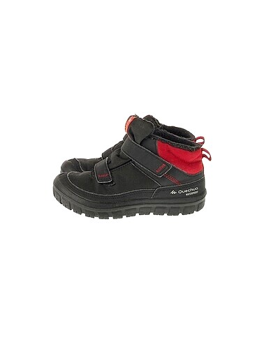 Quechua Bot %70 İndirimli.