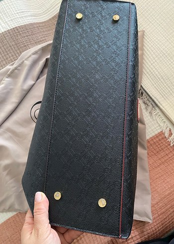 Vakko Siyah Deri Monogram Kadın Omuz Çantası - Görsel 8