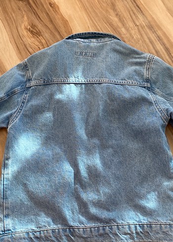 Düğmeli açık mavi kot ceket - Görsel 2