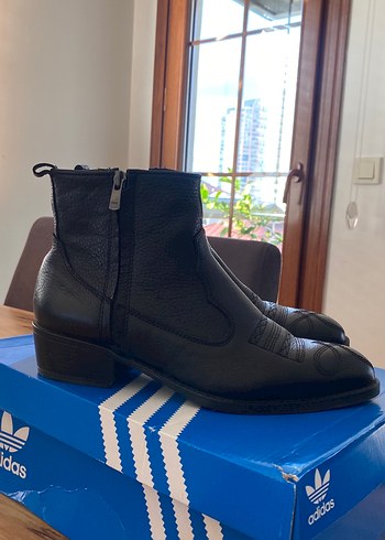 Siyah Deri Kadın Topuklu Bot - Görsel 2