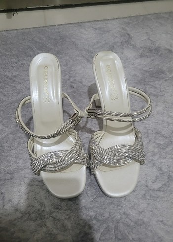 Beyaz Taşlı İnce Topuklu Kadın Abiye Ayakkabı - Görsel 2