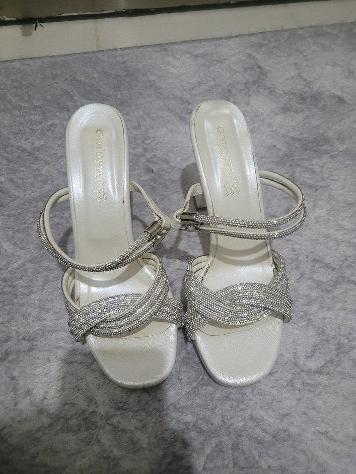 Beyaz Taşlı İnce Topuklu Kadın Abiye Ayakkabı - Görsel 2