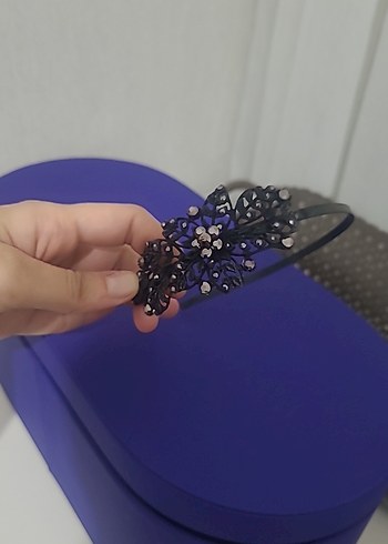 Mor Pul Detaylı Gotik Taç - Görsel 3