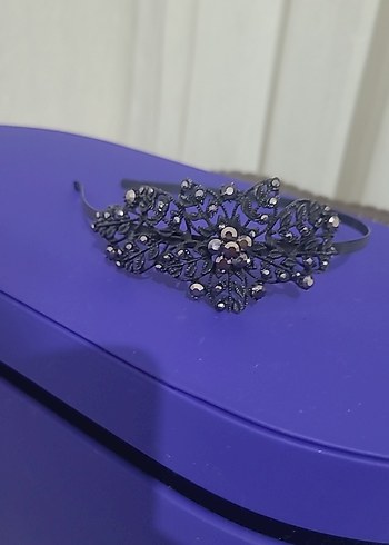 Mor Pul Detaylı Gotik Taç - Görsel 2