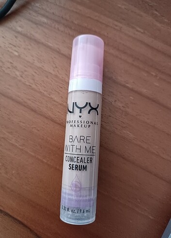 NYX Nyx bare with me kapatıcı (02 Light)