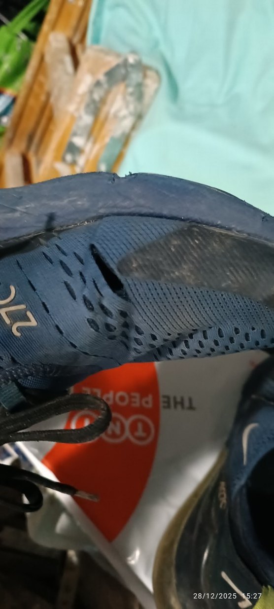 Nike Air270 Koyu Mavi Spor Ayakkabı yan kismisda açılma var - Görsel 3