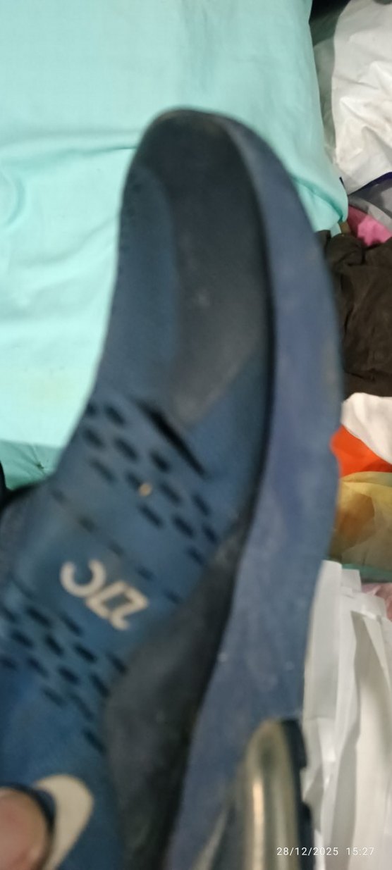 Nike Air270 Koyu Mavi Spor Ayakkabı yan kismisda açılma var - Görsel 2