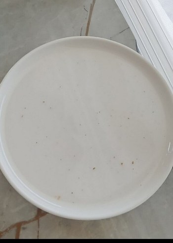 Beyaz Desensiz Yuvarlak Yemek Tabağı