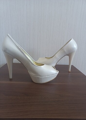 Topuklu Beyaz Ayakkabı