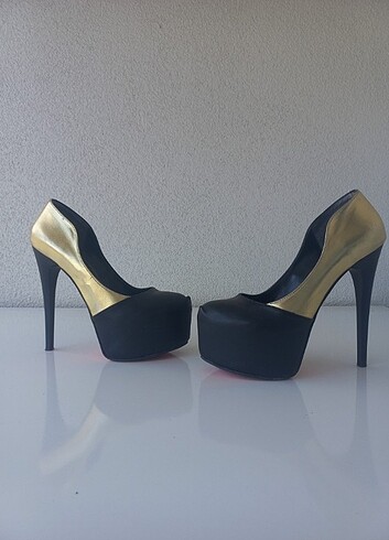 Çift Renk Gold ve Siyah Ayakkabı