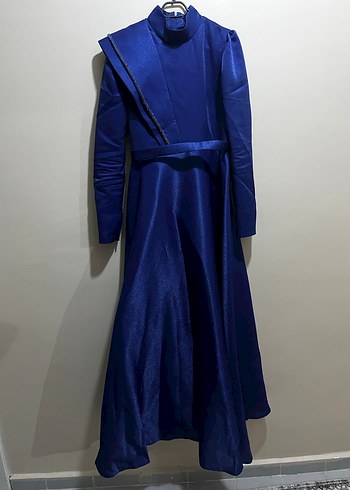 Tafta Kumaş Tarlatanlı Yüksek Yaka Uzun ve Kemerli Abiye Elbise - Görsel 9