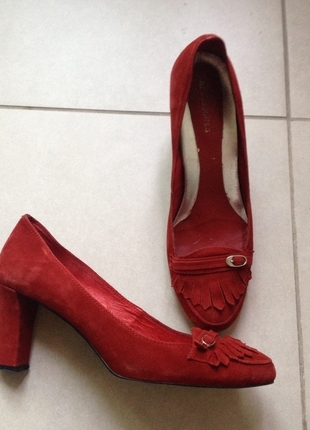 Süet kırmızı ayakkabı