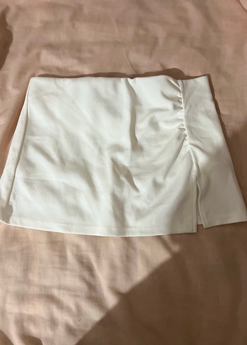 BERSHKA Beyaz şortlu Mini Etek