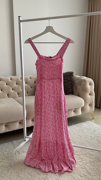 Pembe elbise