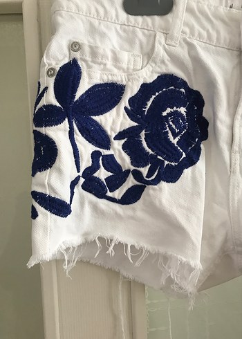 38 Beden Nakışlı Beyaz Bohem Mini Kot Şort