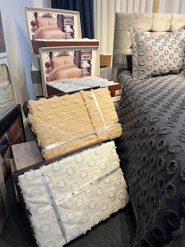 Nakışlı Beyaz Gri Yatak Örtüsü - Görsel 5