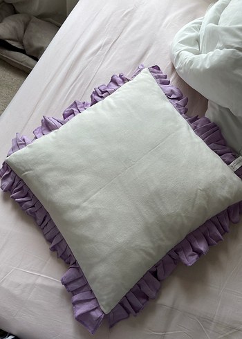  Beden mor Renk Mor Fırfırlı Pastel Çiçek Desenli Yastık Kılıfı
