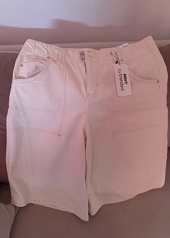 Beyaz Pamuklu Mini Rahat Kesim Şort