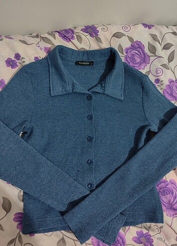 m Beden İndigo Düğmeli Crop Bluz