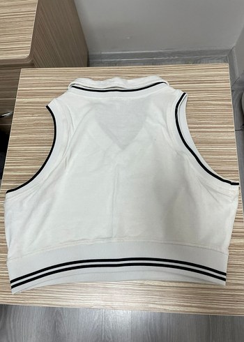 Beyaz V Yakalı Kolsuz Kadın Atlet - Görsel 2