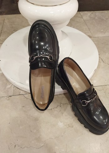 Parlak Siyah Kız Çocuk Loafer Ayakkabı - Görsel 4