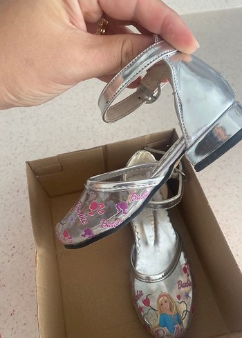25 Beden Kız Çocuk Renkli Barbie Baskılı Tokalı Babet