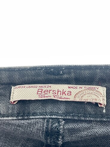 34 Beden gri Renk Bershka Jean / Kot %70 İndirimli.