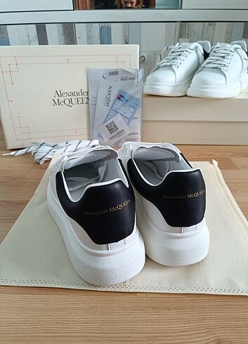 Alexander McQueen 