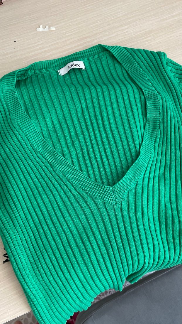 Parlak Yeşil Kadın Küpe - Görsel 3