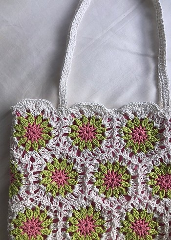 Zara Çiçek Desenli Örgü Bohem Kadın Çantası
